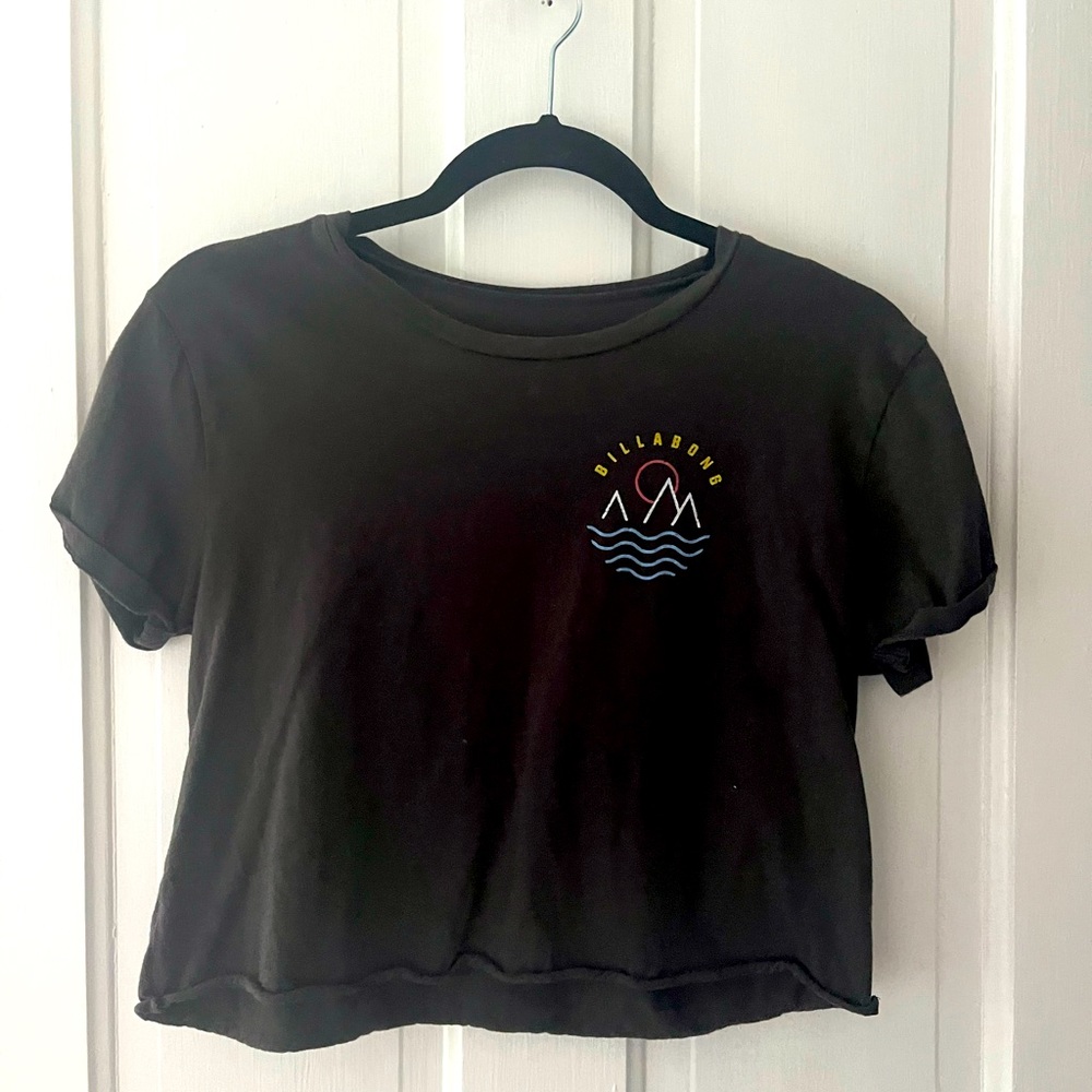 Billabong dark gray/black graphic cropped tee Size M